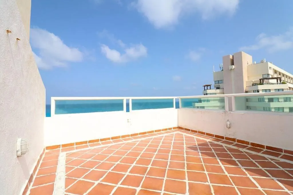 Apartment Penthouse On The Beach With Private Sea View Cancun
